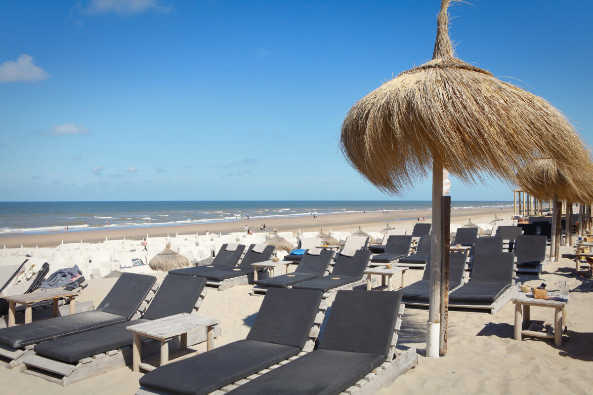 Zomers strand in Noordwijk